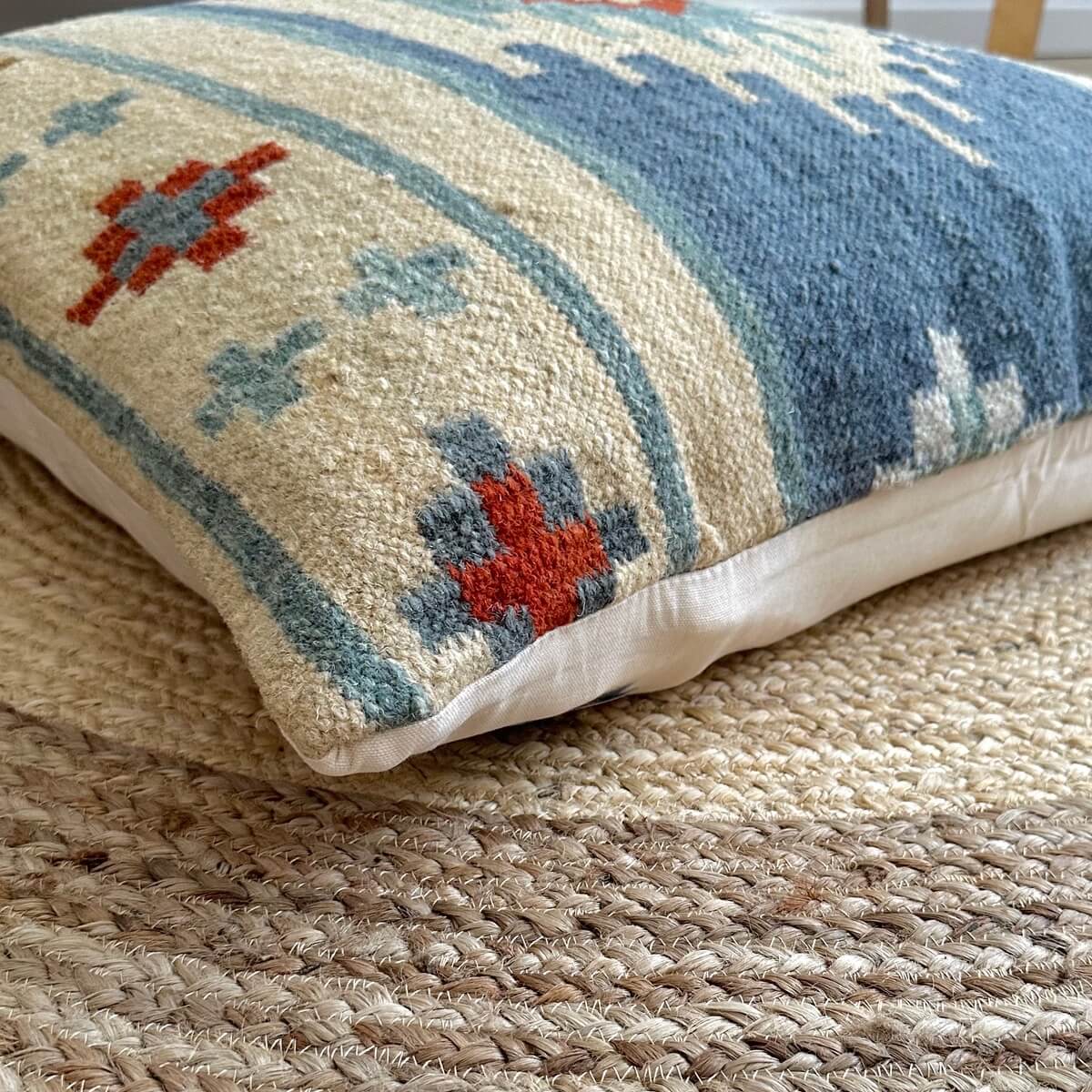 perna de podea kilim bimala, model aztec, nuante albastru cu gri, zoom