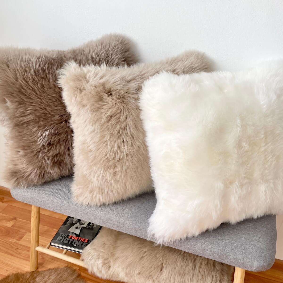 perne patrate umplute din blana de oaie naturala, culori neutre mango+bloom