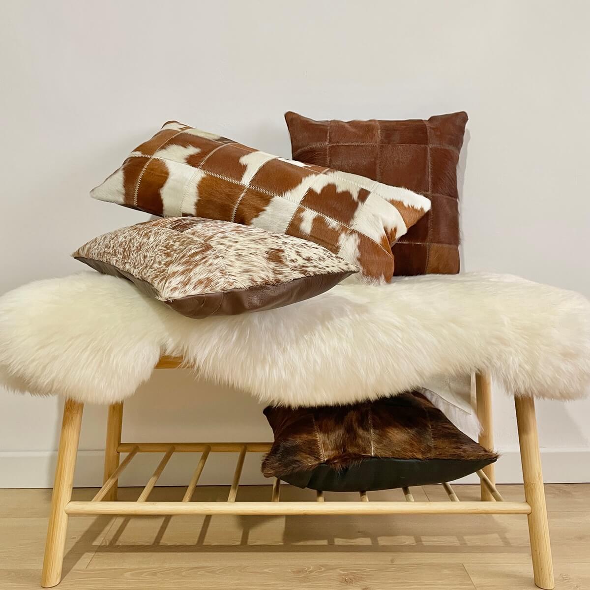 Perne Decorative din Piele Naturala de Vaca nuante de maro si alb exotic