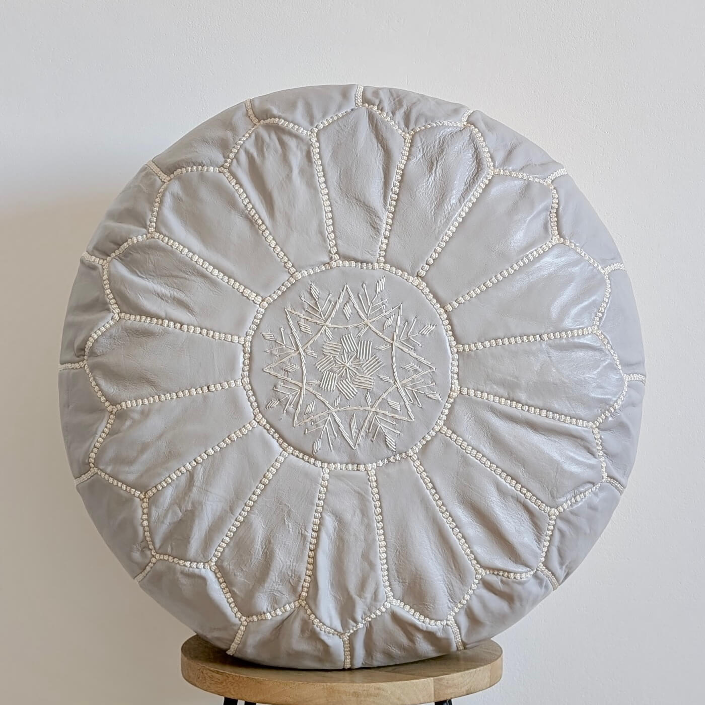 Puf Marocan din Piele Naturala, Gri Deschis