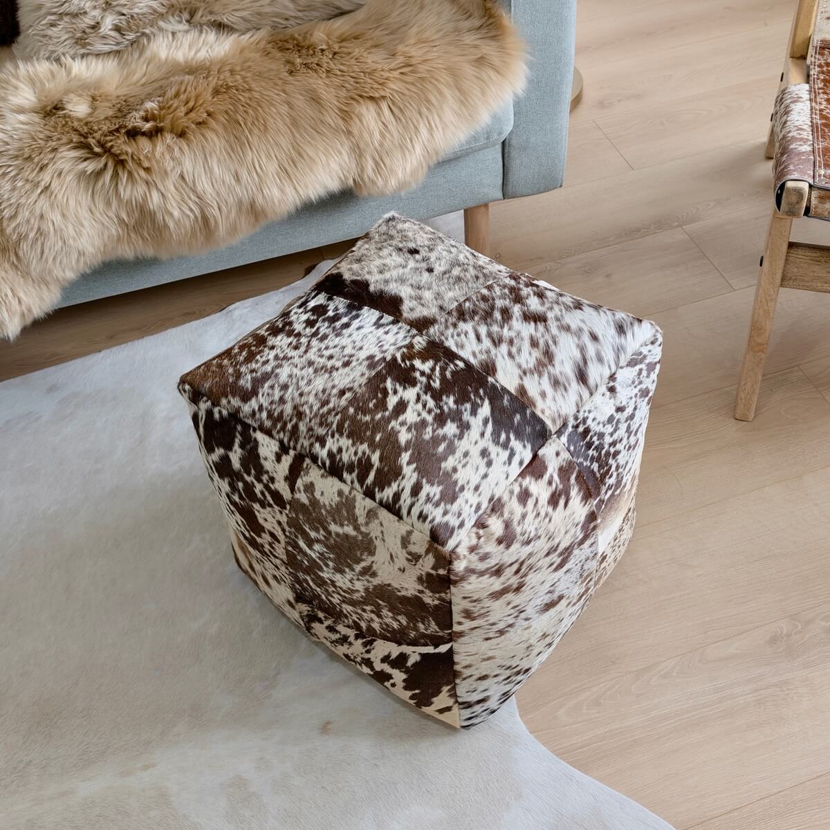 Taburet puf din piele naturala de vaca, Maro & Alb, idei decor living