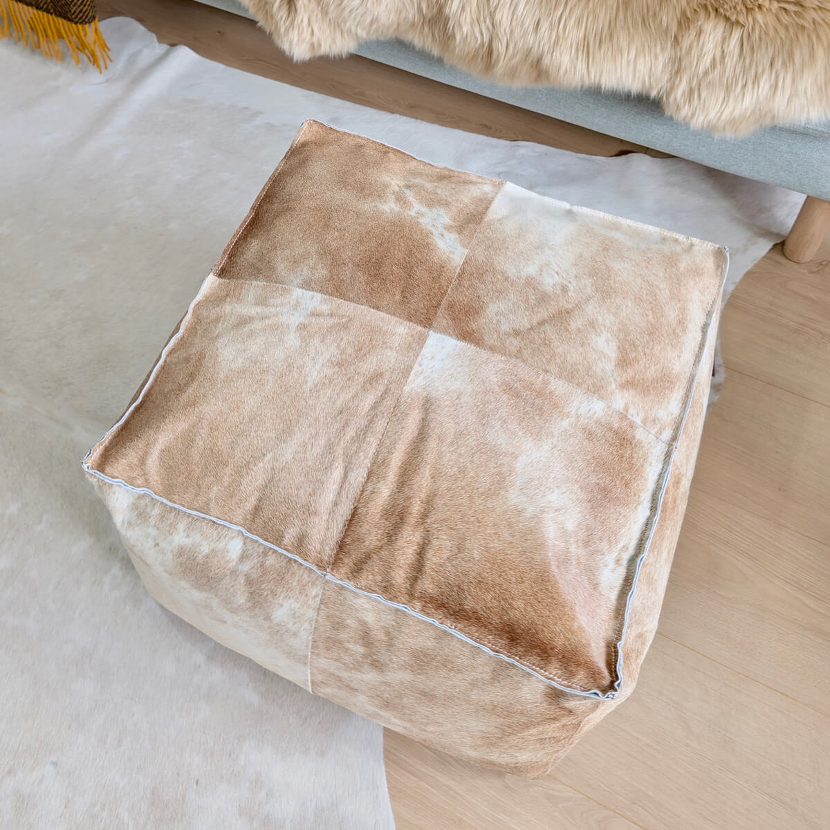 Taburet Puf din Piele Naturala de Vaca, Maro & Alb, de sus