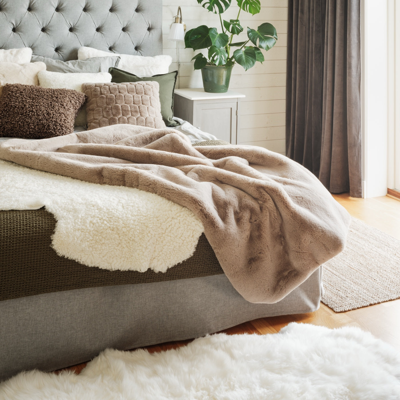 set de covoare pentru dormitor din 2 si 3 piese pufoase de blana naturala (alb)