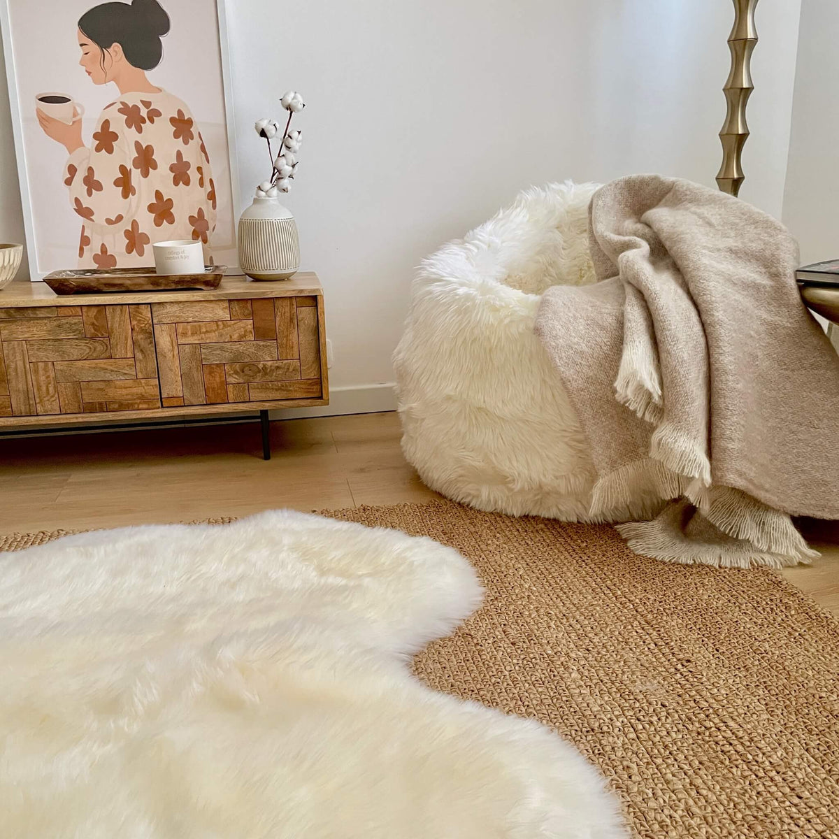 sheepskin beanbag - fotoliu puf din blana naturala de oaie preumplut - in living