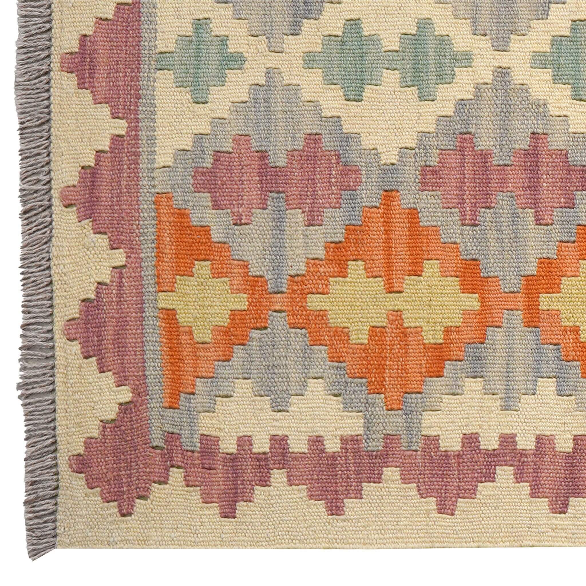 Covor traversa din lână țesut manual cu motive traditionale geometrice in culori pastel cu franjuri mici, Kilim Gashghai (204cm x 85cm)