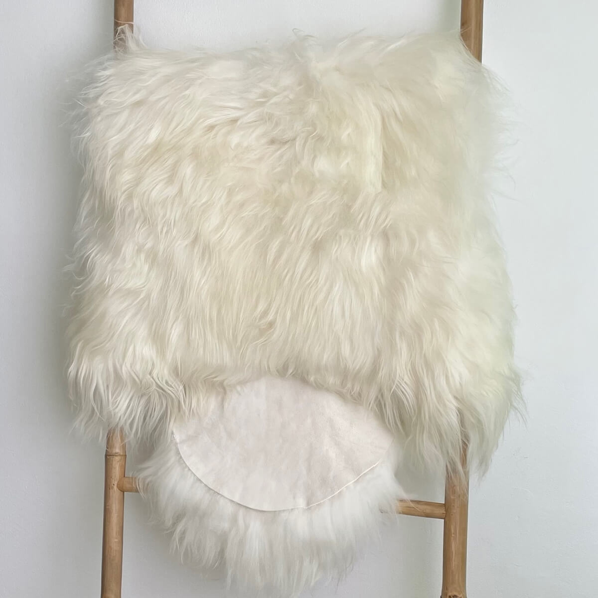 covor din blana de oaie islandeza cu fir extra lung in culoarea alb natural, mango+bloom