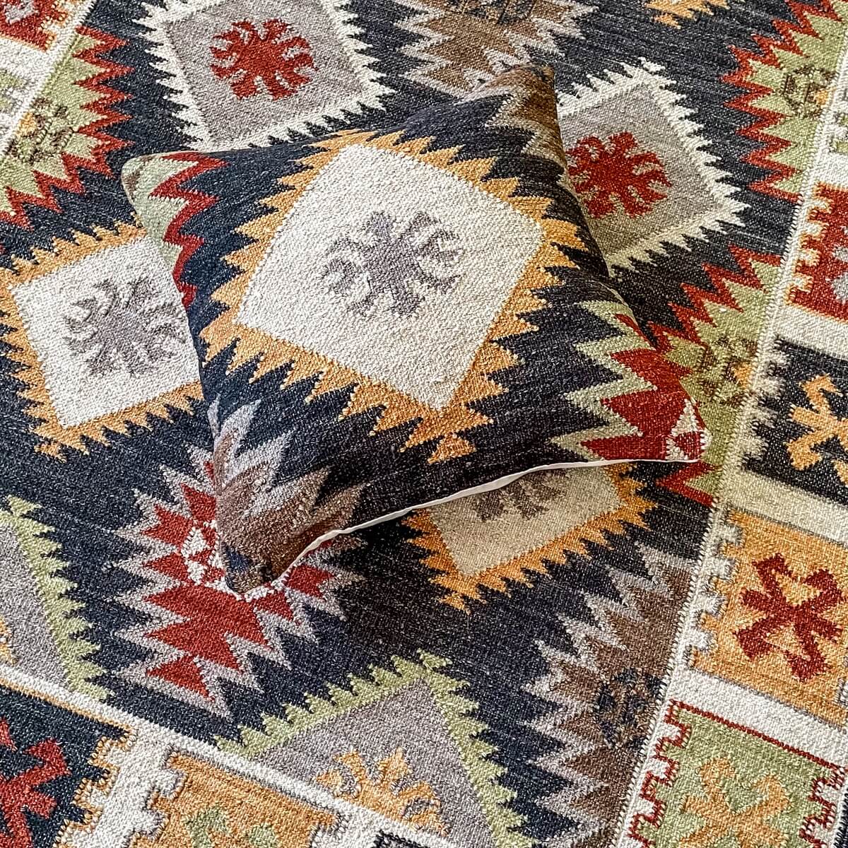 covor traditional kilim shahsavan din lana si bumbac, cu perna decorativa