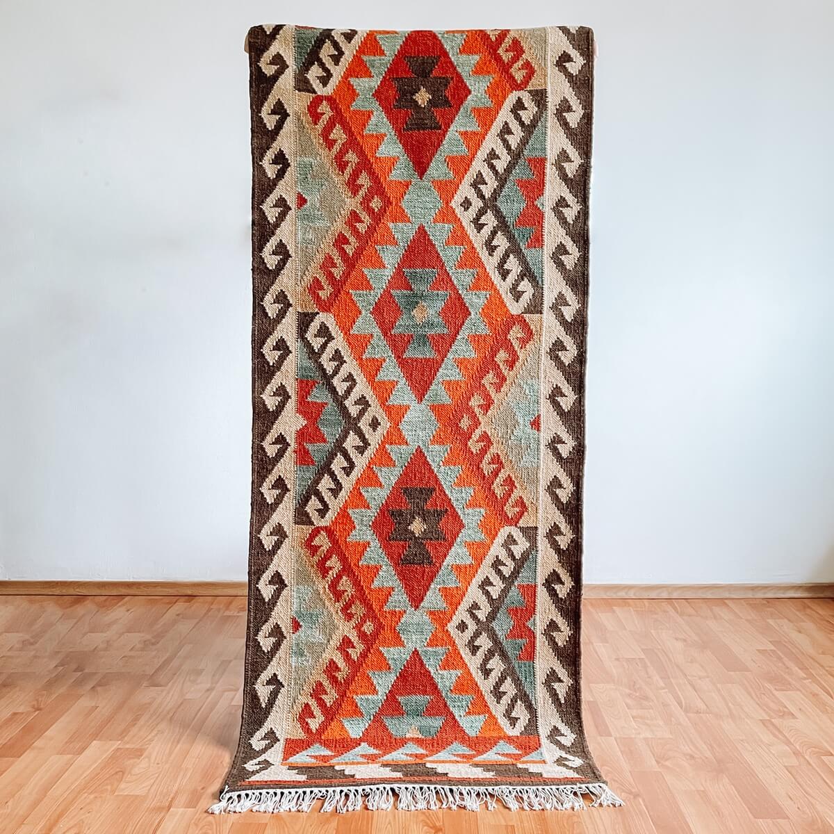 covor traversa lunga kilim in culori vibrante saira disponibil pe mango+bloom