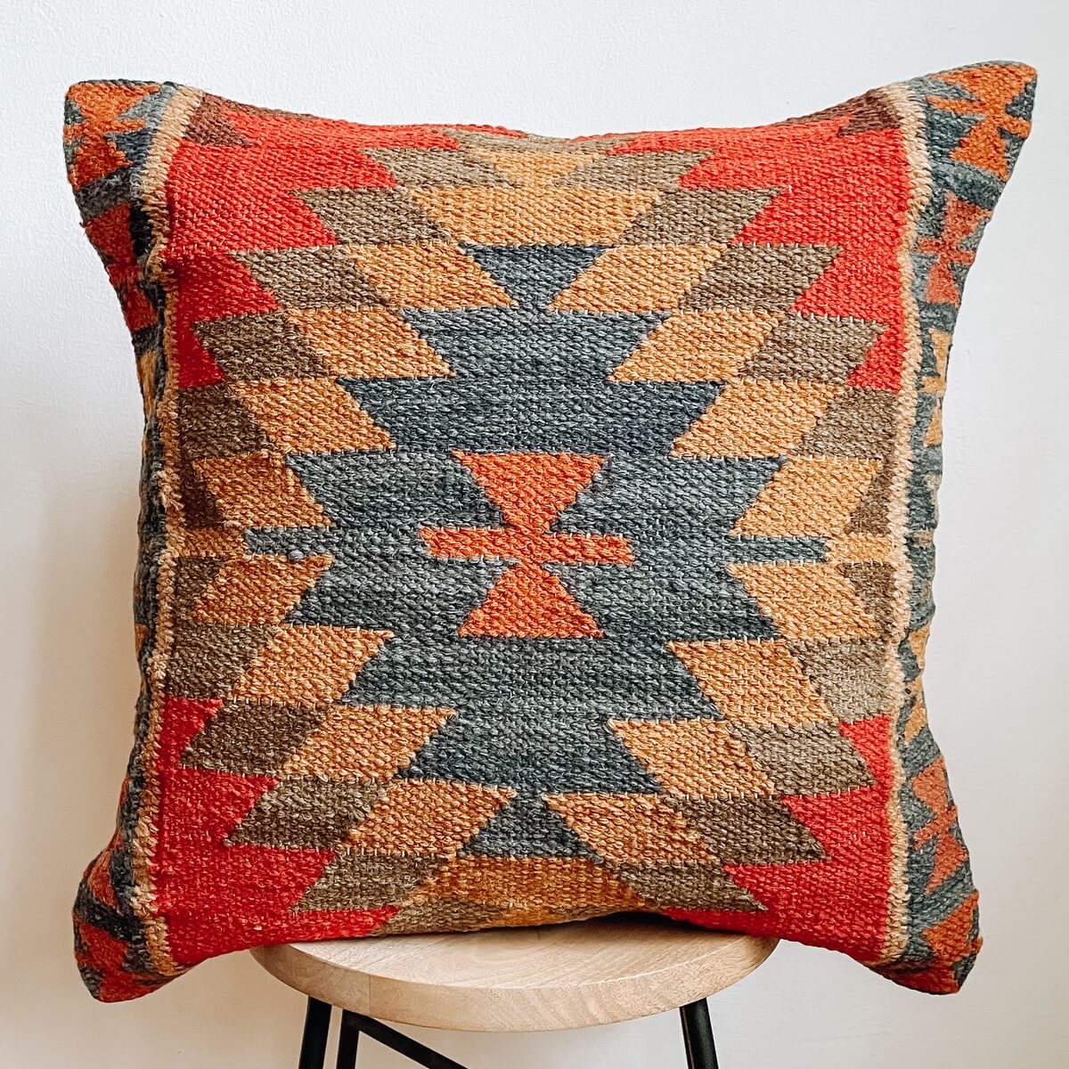 perna decorativa kilim khorassan in culori calde si spectaculoase mango+bloom
