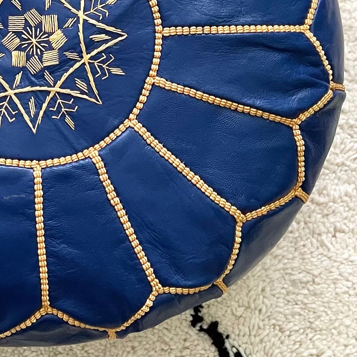 taburet pouf pentru fotoliu realizat manual de artizani din maroc din piele naturala de capra, albastru, zoom