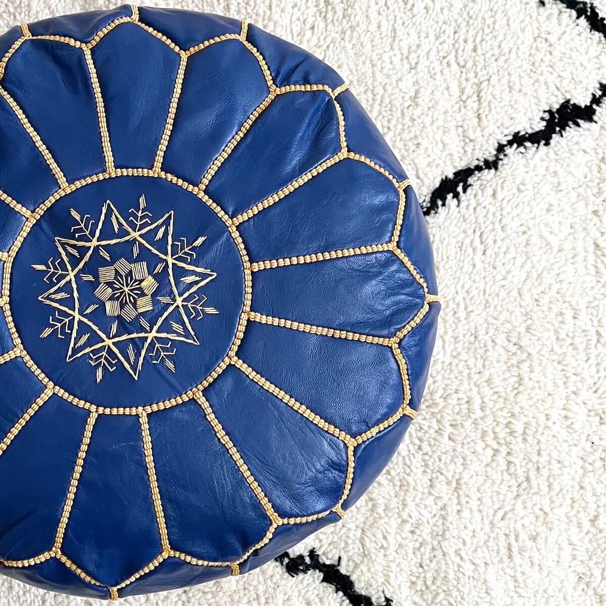taburet pouf pentru fotoliu realizat manual de artizani din maroc din piele naturala de capra, albastru