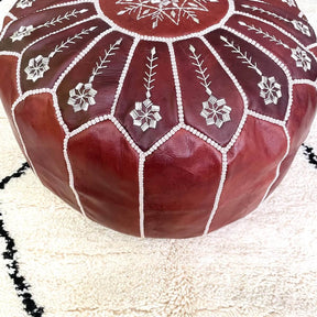 taburet puf din piele realizat manual de mestesugari din Maroc din piele naturala, model amplu, maro