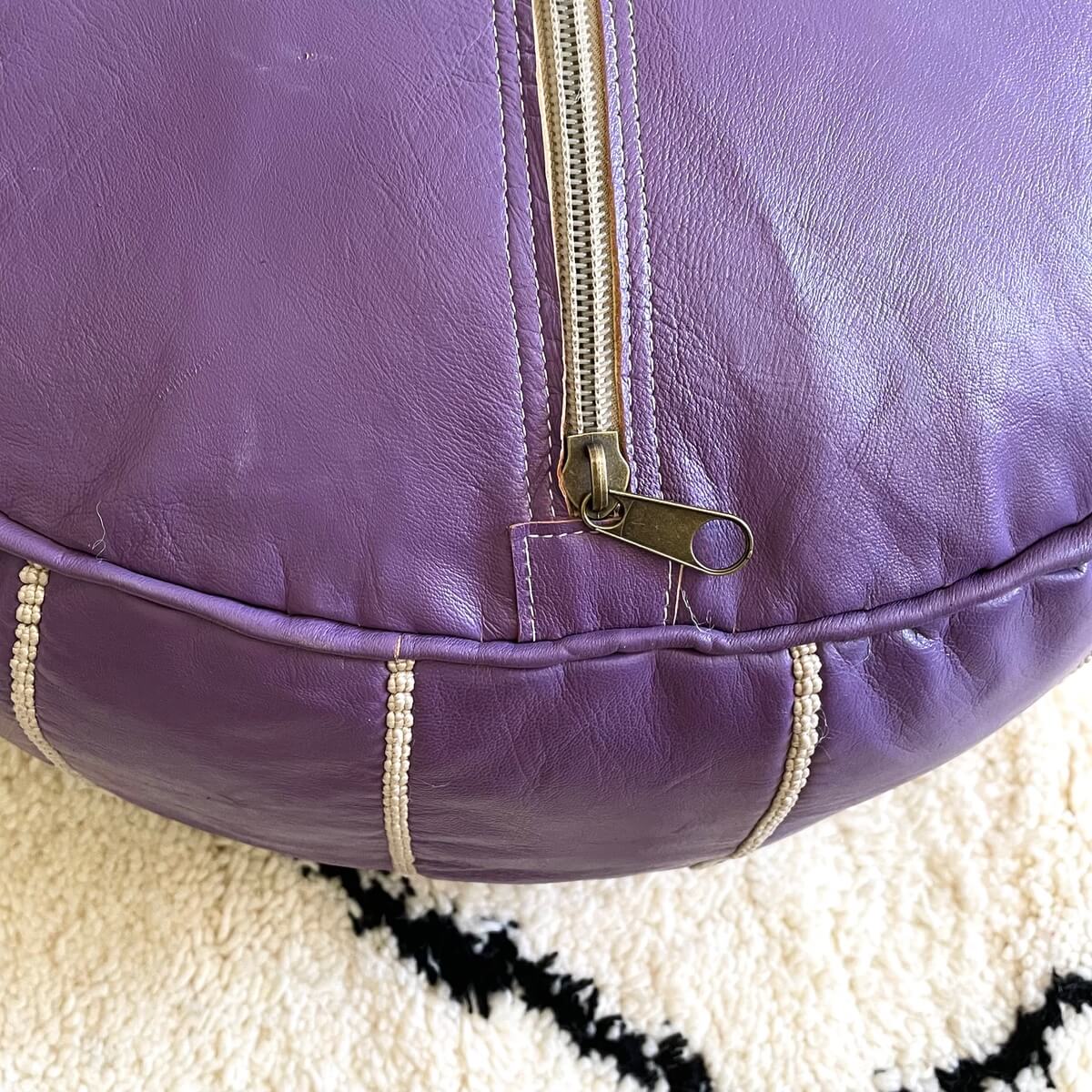 taburet puf marocan pentru fotoliu realizat manual din piele naturala culoare mov lila, fermoar