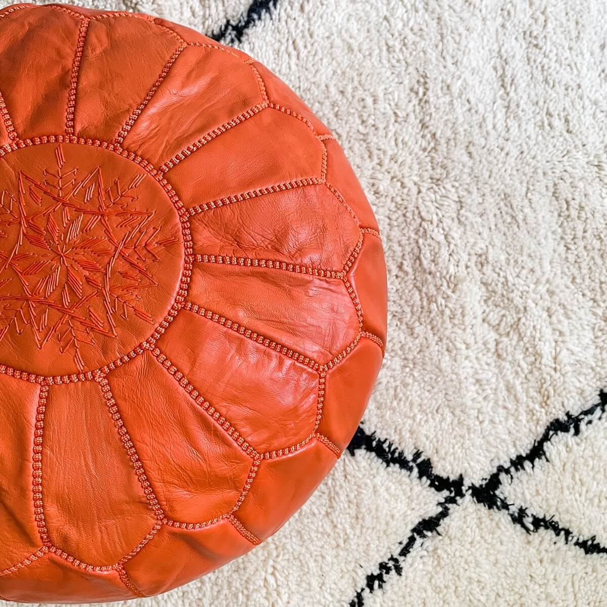 puf marocan din piele de tip taburet culoare portocaliu, mango+bloom