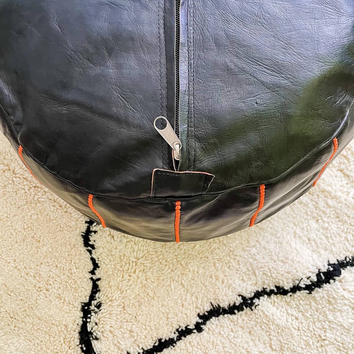 puf marocan xl premium din piele de capra negru cu broderie portocalie, fermoar