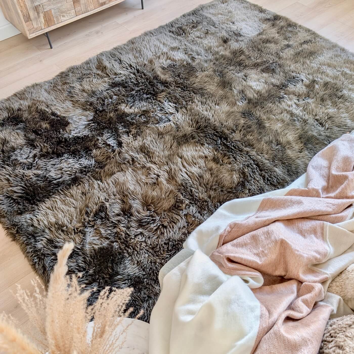 Covor Dreptunghiular din Blană Naturală de Oaie Australiană cu fir lung, Maro Cenușiu - 170 x 240 cm - idei living