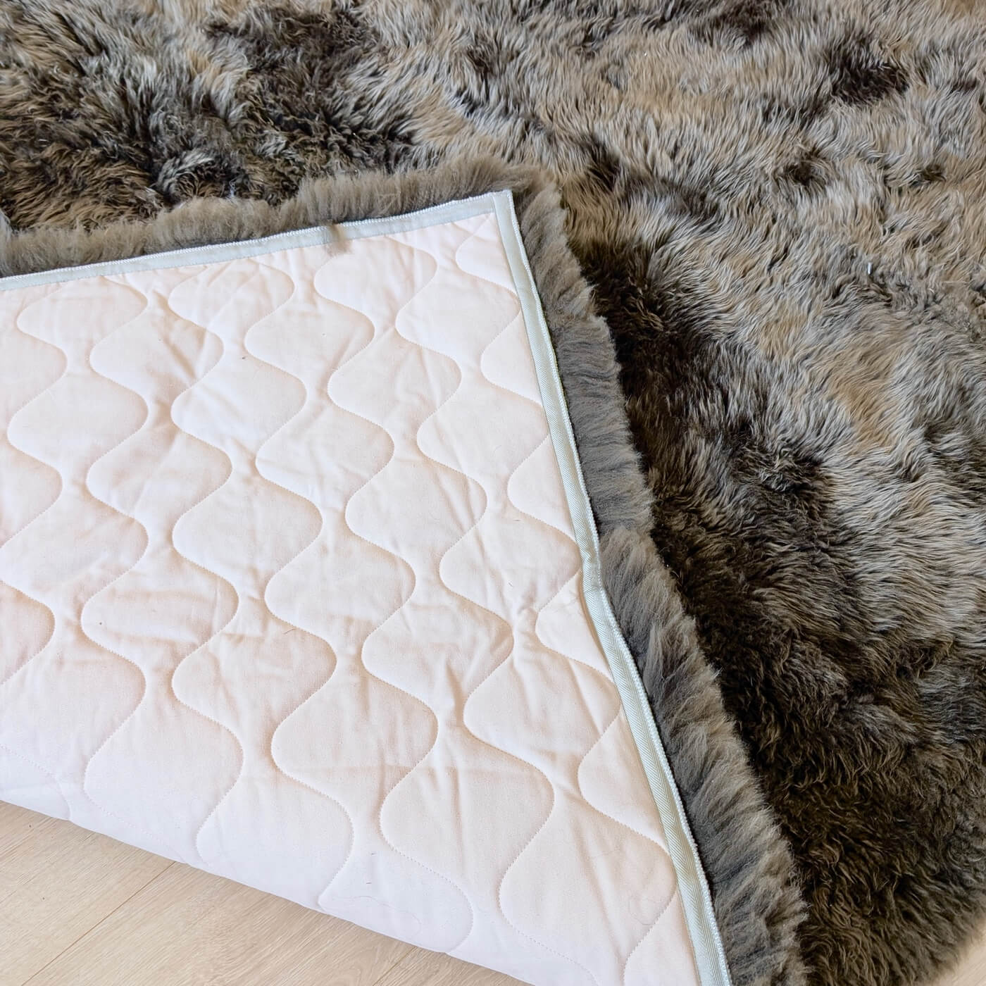 Covor Dreptunghiular din Blană Naturală de Oaie Australiană cu fir lung, Maro Cenușiu - 170 x 240 cm - backing