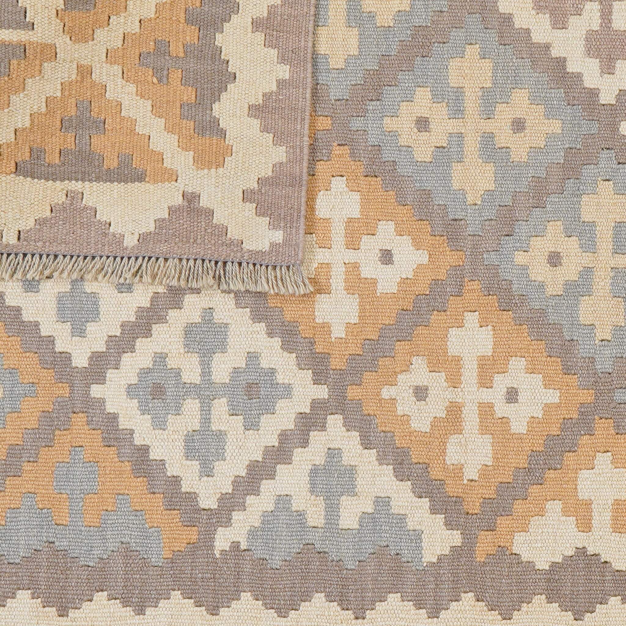 Covor reversibil din lână țesut manual in motive specifice triburilor persane in bejuri si gri Kilim Gashghai (179cm x 122cm)