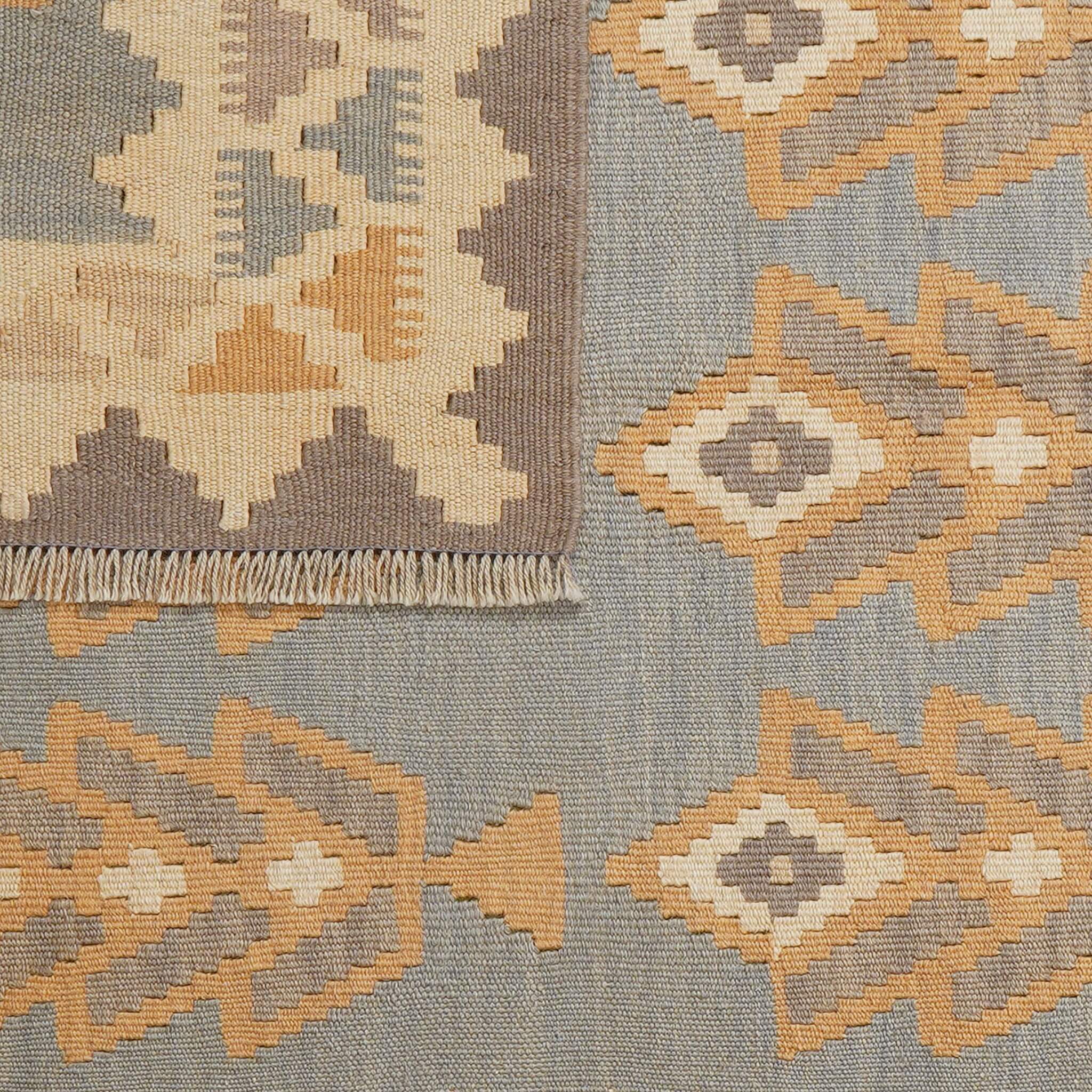 Covor reversibil din lână țesut manual in motive specifice triburilor persane bejuri si gri Kilim Gashghai (178cm x 122cm)