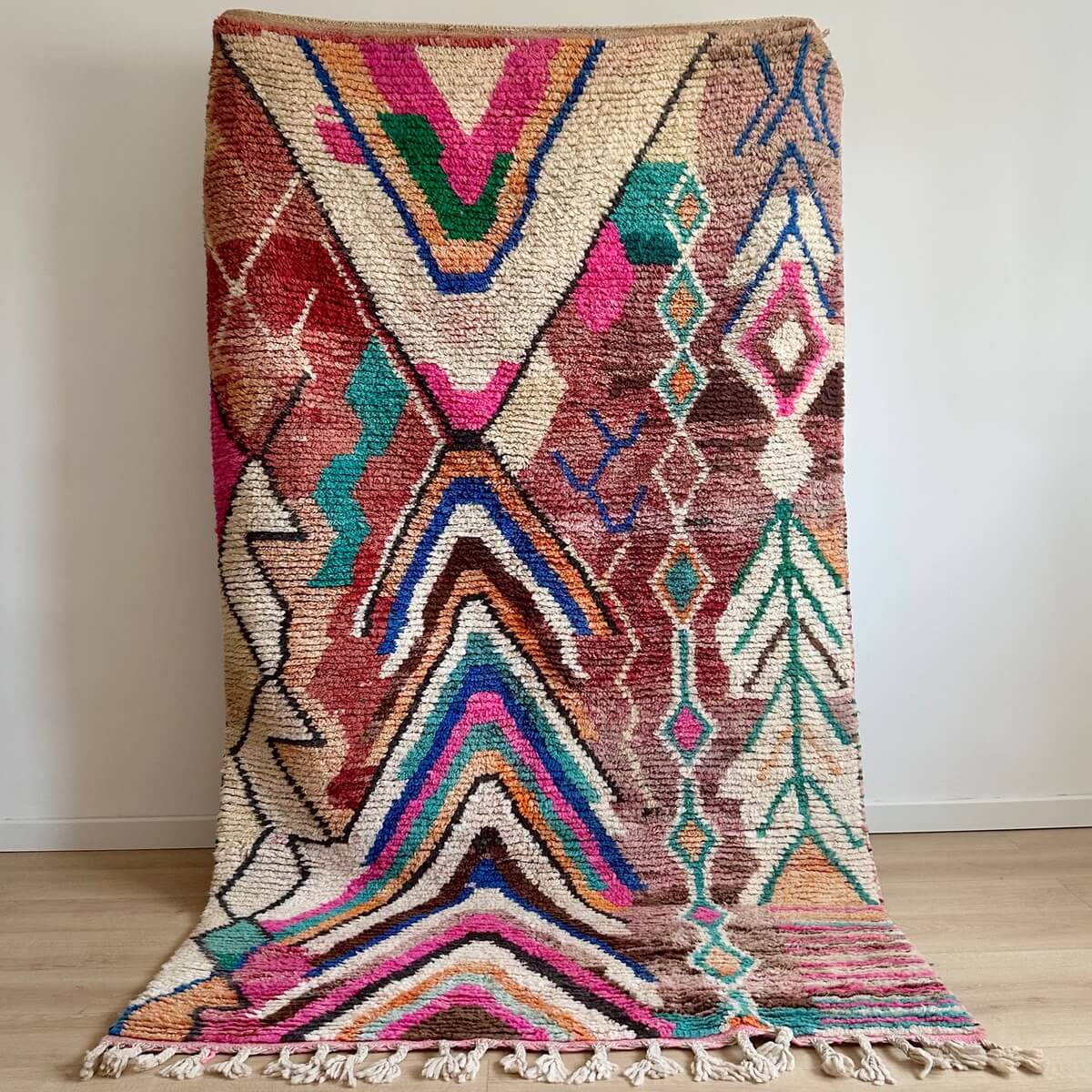covor din lana pufos si frumos, Boujad multi colorat cu modele vibrante creat manual din lana prin innodare de artizani din Maroc - 250x150 cm