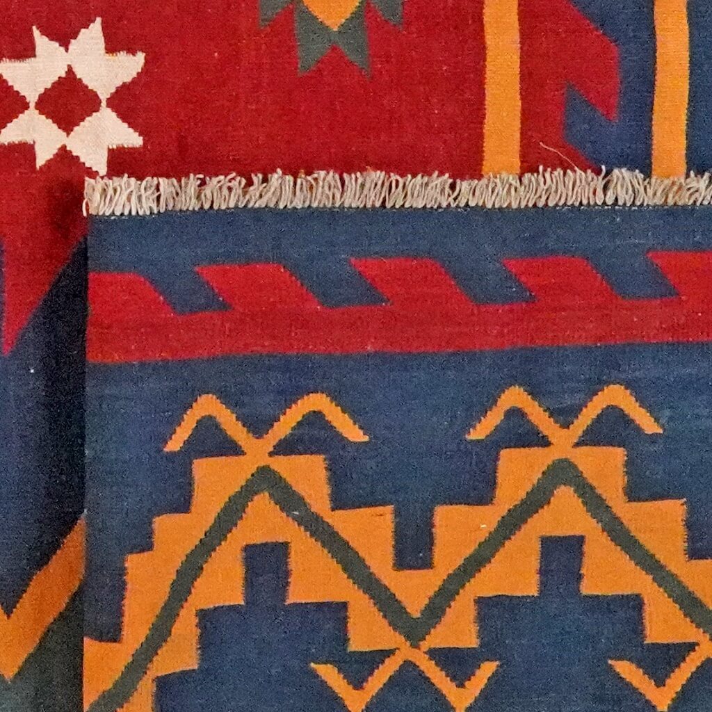 Covor din lână țesut manual cu motive geometrice in culori rosu, galben si albastru Kilim Gashghai (398cm x 326cm) 