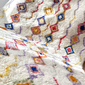 covor modern din lana autentic marocan foarte pufos in culori vii, zoom
