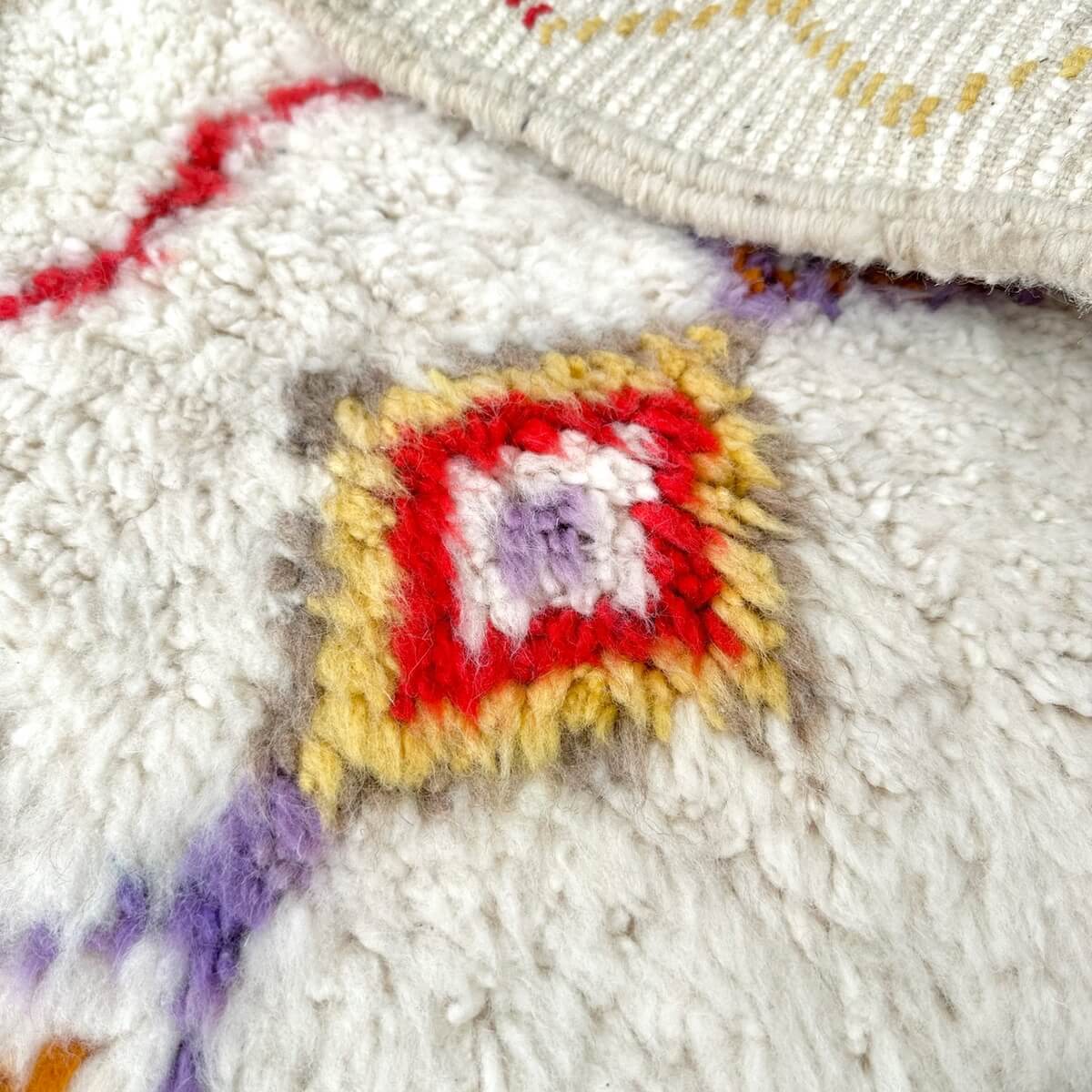covor modern din lana autentic marocan foarte pufos in culori vii, zoom