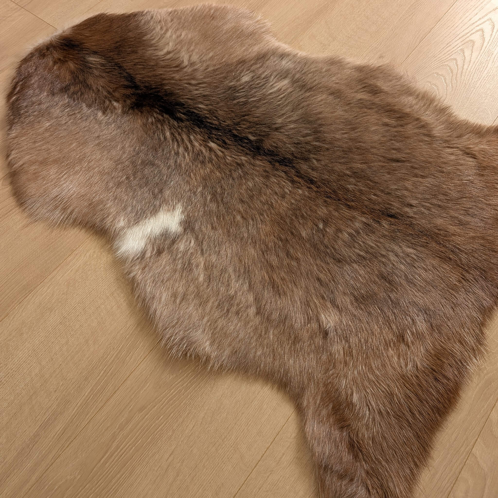 covor din piele naturala de capra maro cenusiu cu fir lung si des