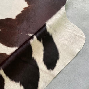 covor din piele naturala de vaca din brazilia tricolor cu pete, zoom