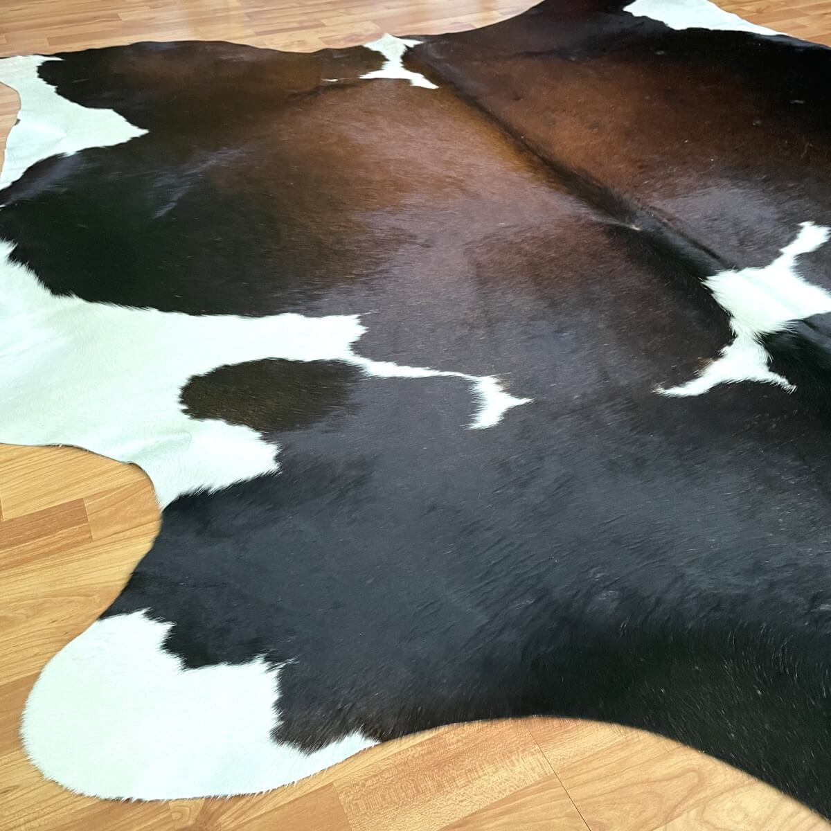 covor din piele de vaca natural tricolor mango+bloom