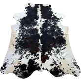 covor din piele de vaca alb pestrit cu pete maro si negre, mango+bloom