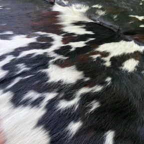 covor din piele de vaca alb pestrit tricolor, zoom