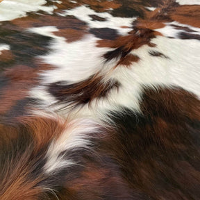 covor piele de vaca alb naturala pestrit tricolor maro si negru, zoom