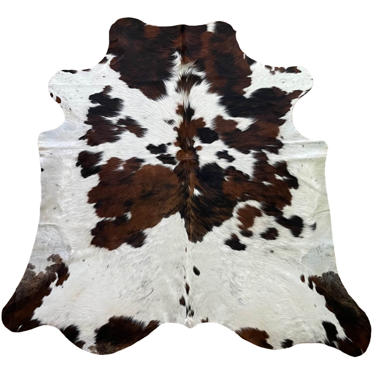covor piele de vaca alb naturala pestrit tricolor maro si negru, mango+bloom