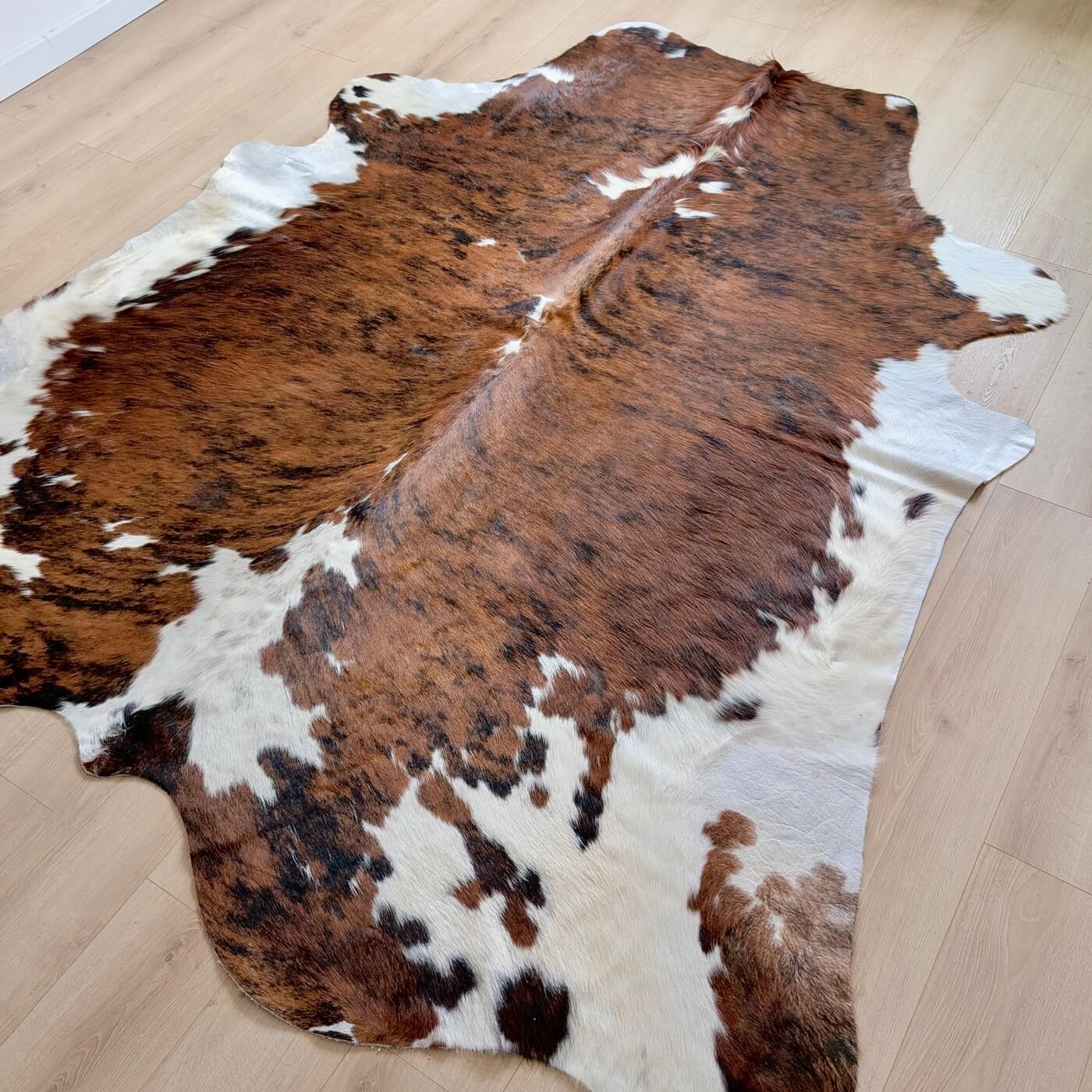 Covor din Piele de Vacă - Exotic (245cm x 230cm) - mărime XXL - calitate premium - pe podea