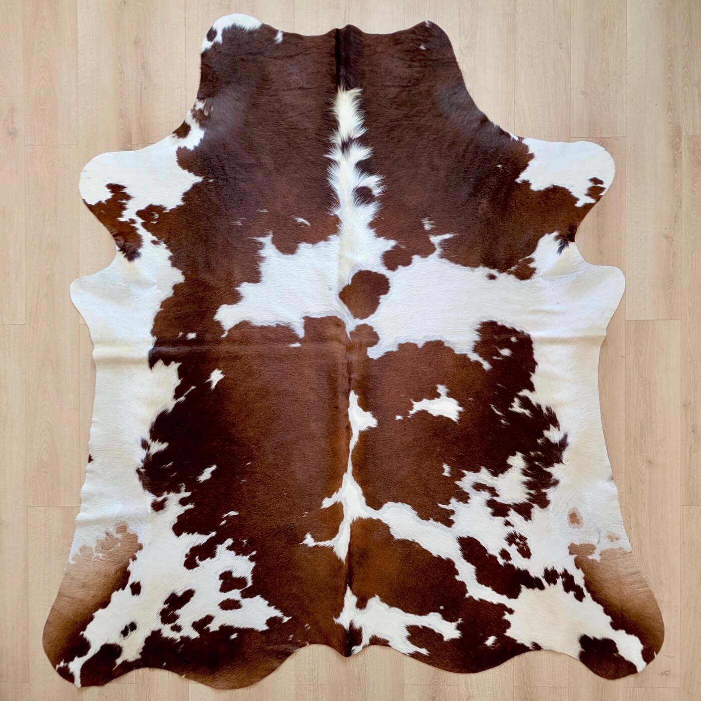 Covor din Piele de Vacă - Maro & Alb (240cm x 220cm) - marime XXL - cu pete spectaculoase - fotografii reale