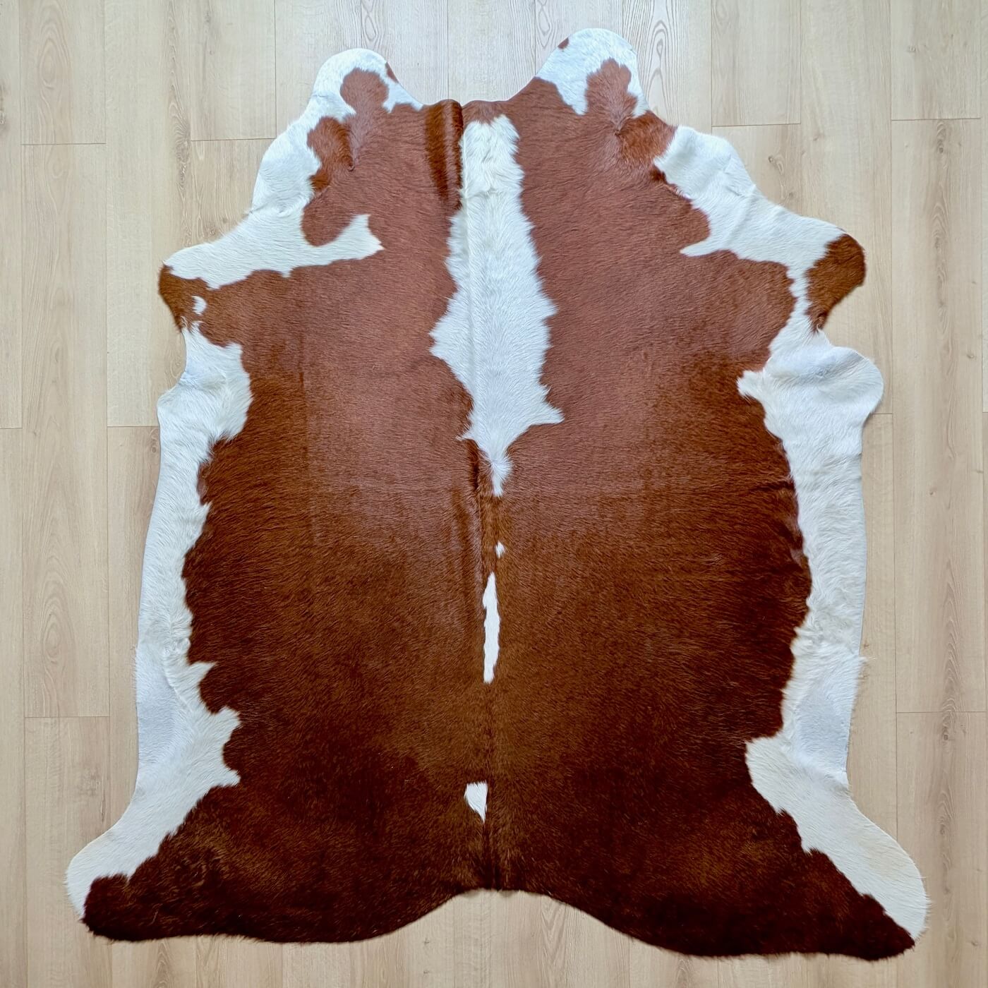 Covor din Piele de Vacă - Maro & Alb (200cm x 190cm) - Piele Naturală Fotografiată Real