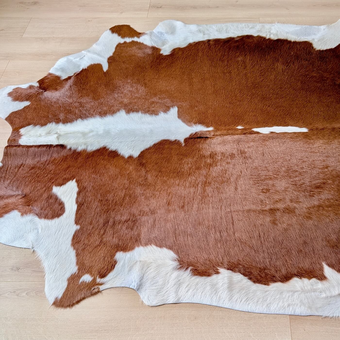 Covor din Piele de Vacă - Maro & Alb (200cm x 190cm) - piele tăbăcită de calitate