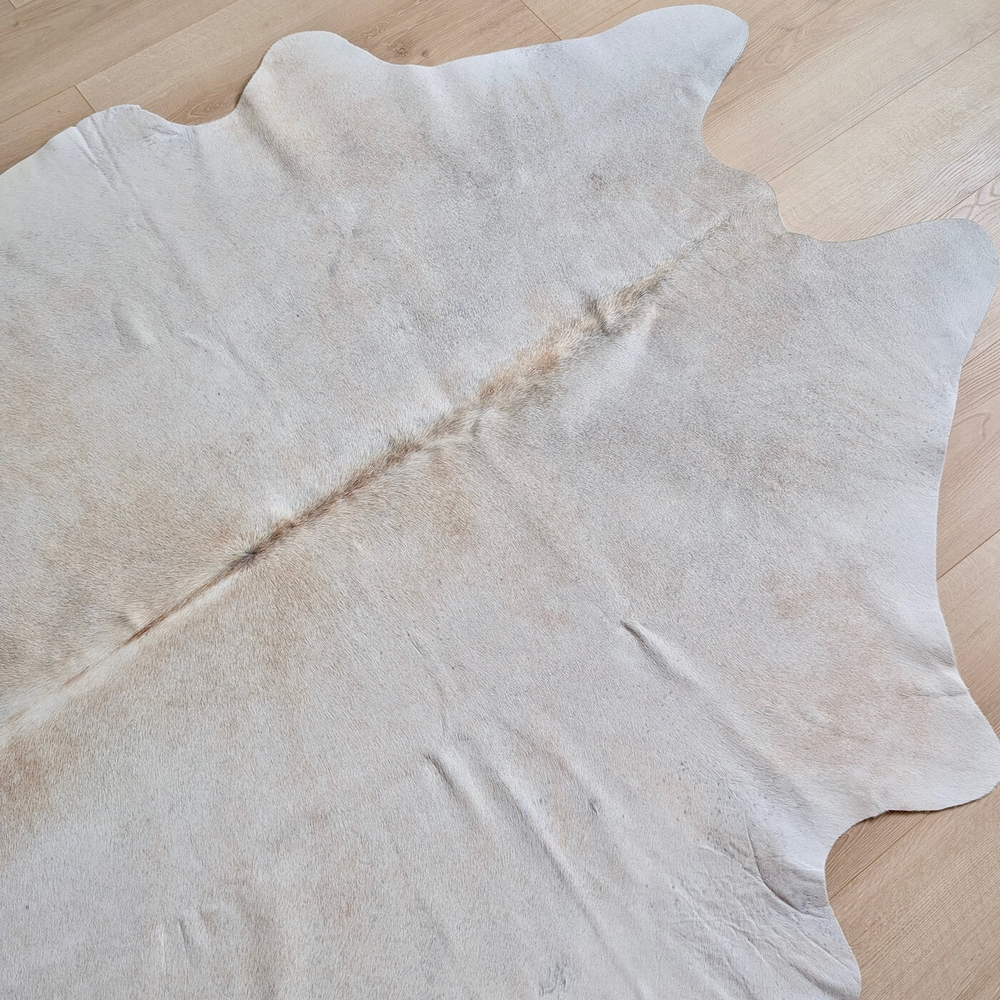 Covor din Piele de Vaca - nuanțe neutre de Bej & Gri (195cm x 160cm) - piele naturala - partea de sus