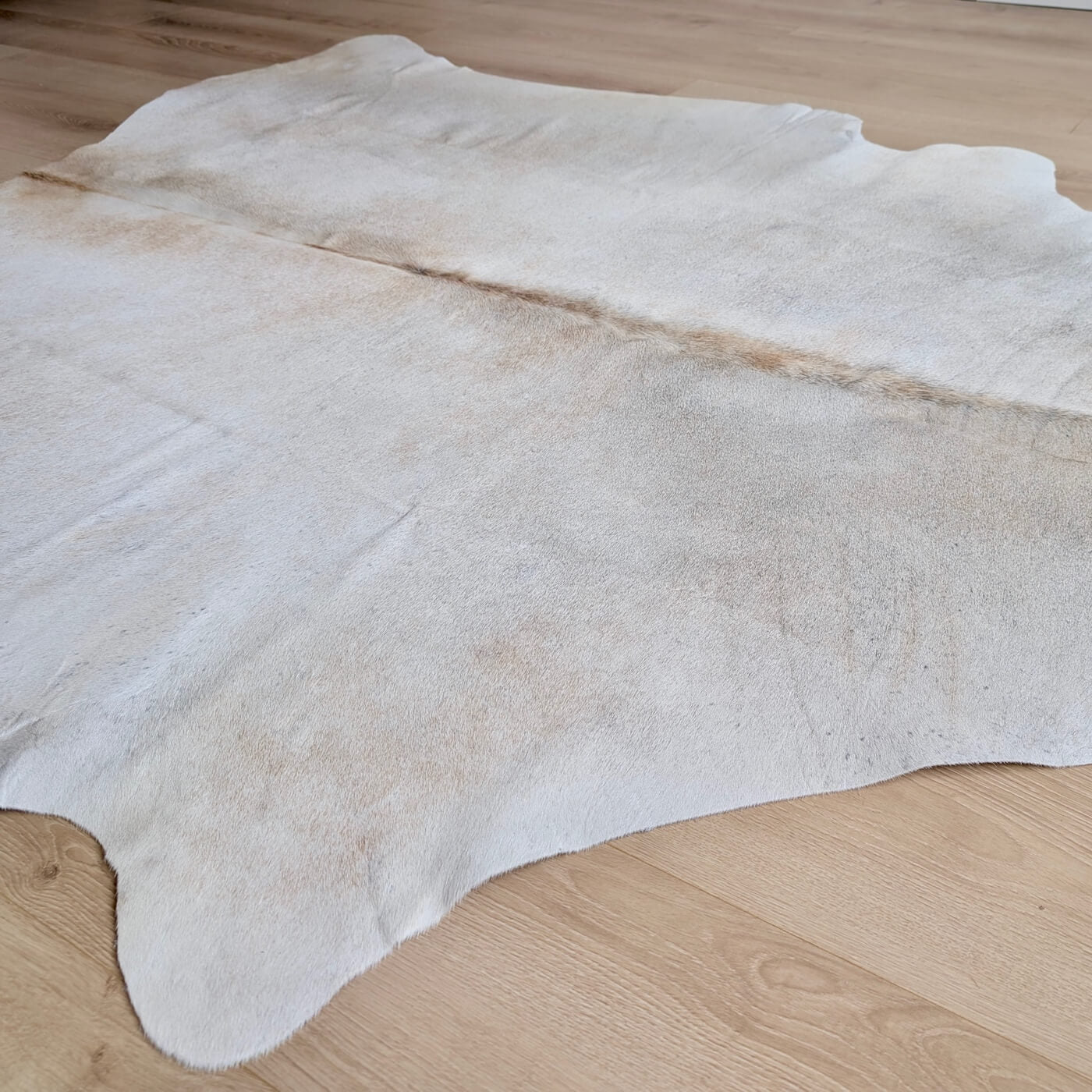 Covor din Piele de Vaca - nuanțe neutre de Bej & Gri (195cm x 160cm) - piele naturala - zoom