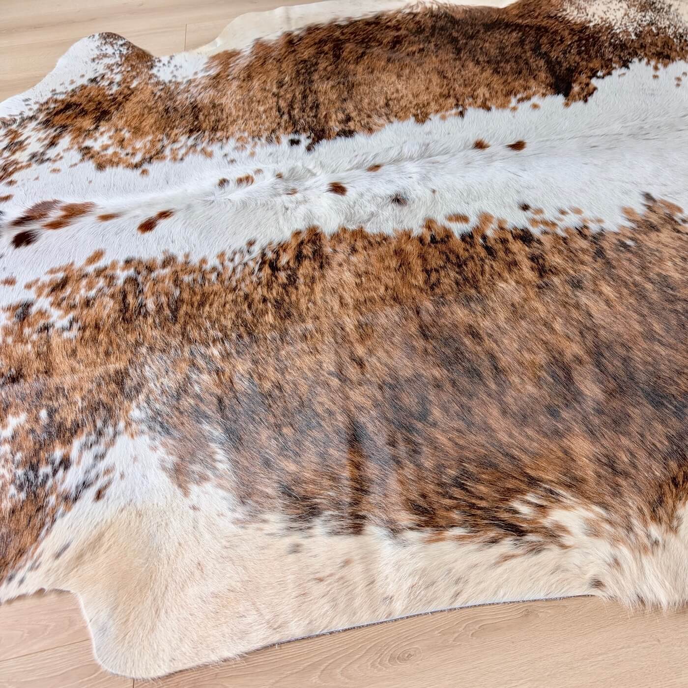 Covor din Piele de Vaca - Tricolor Pestrit (210cm x 210cm) - zoom