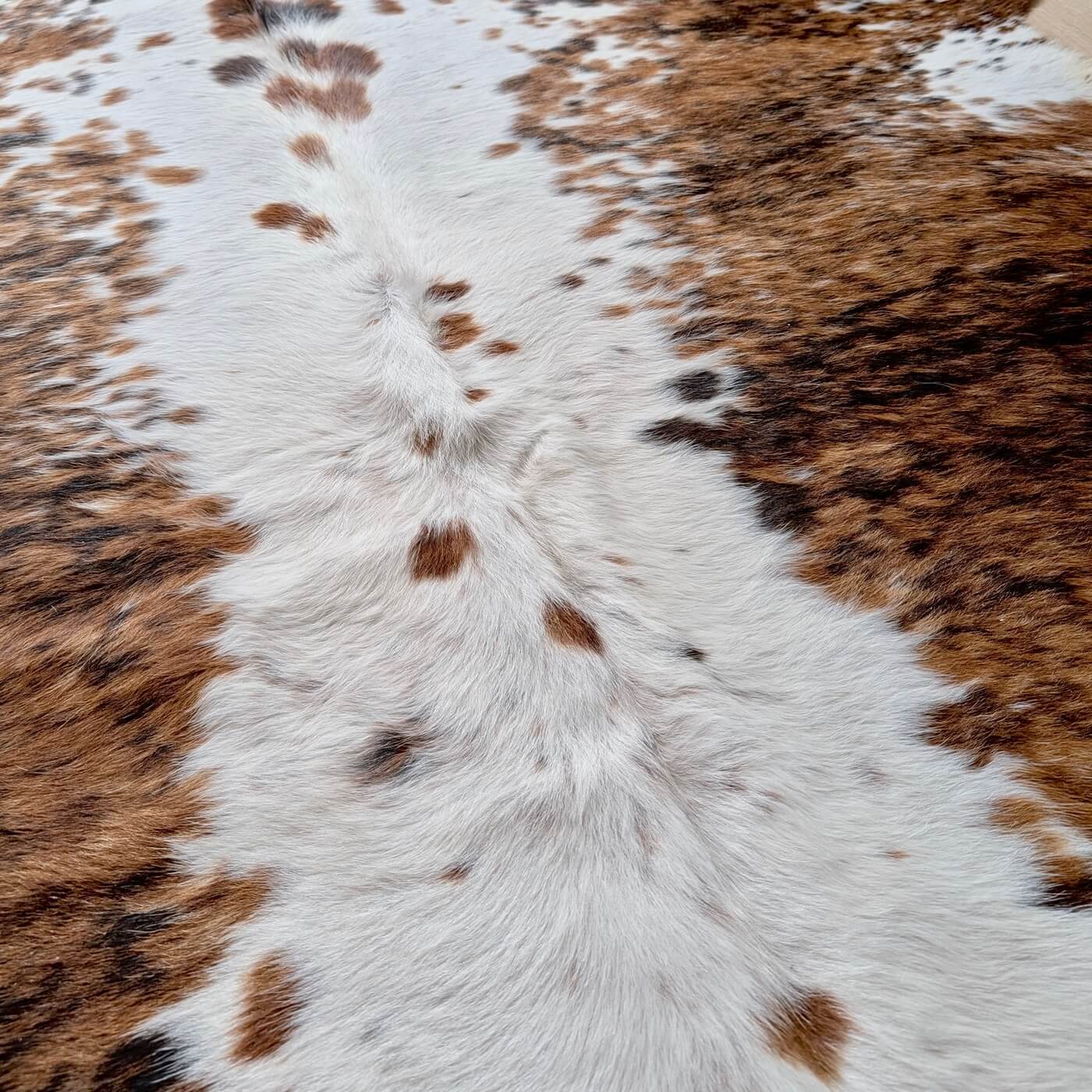 Covor din Piele de Vaca - Tricolor Pestrit (210cm x 210cm) - zoom close