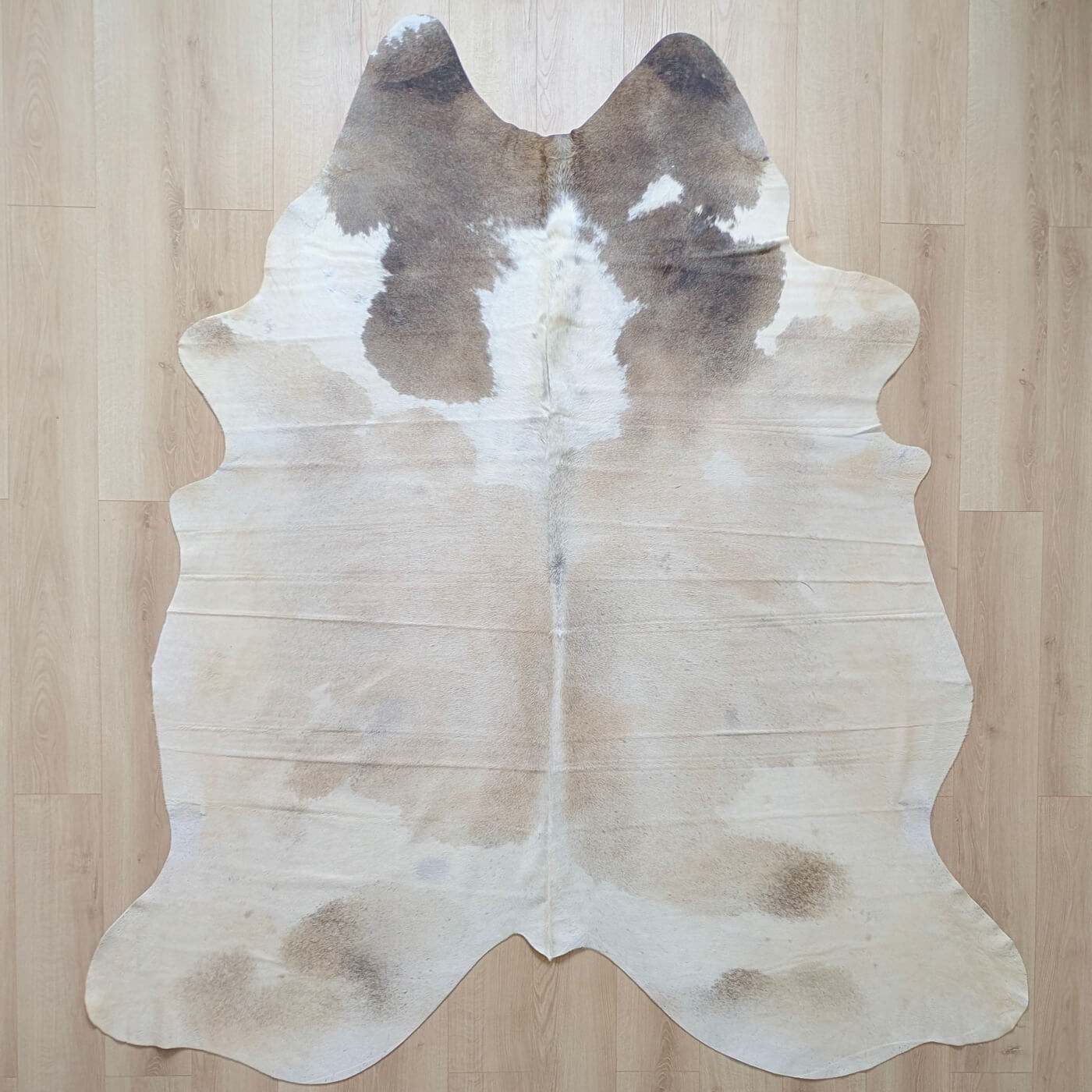 Covor din Piele de Vaca - Bej & Maro (235cm x 210cm) - piele naturala fotografiata real