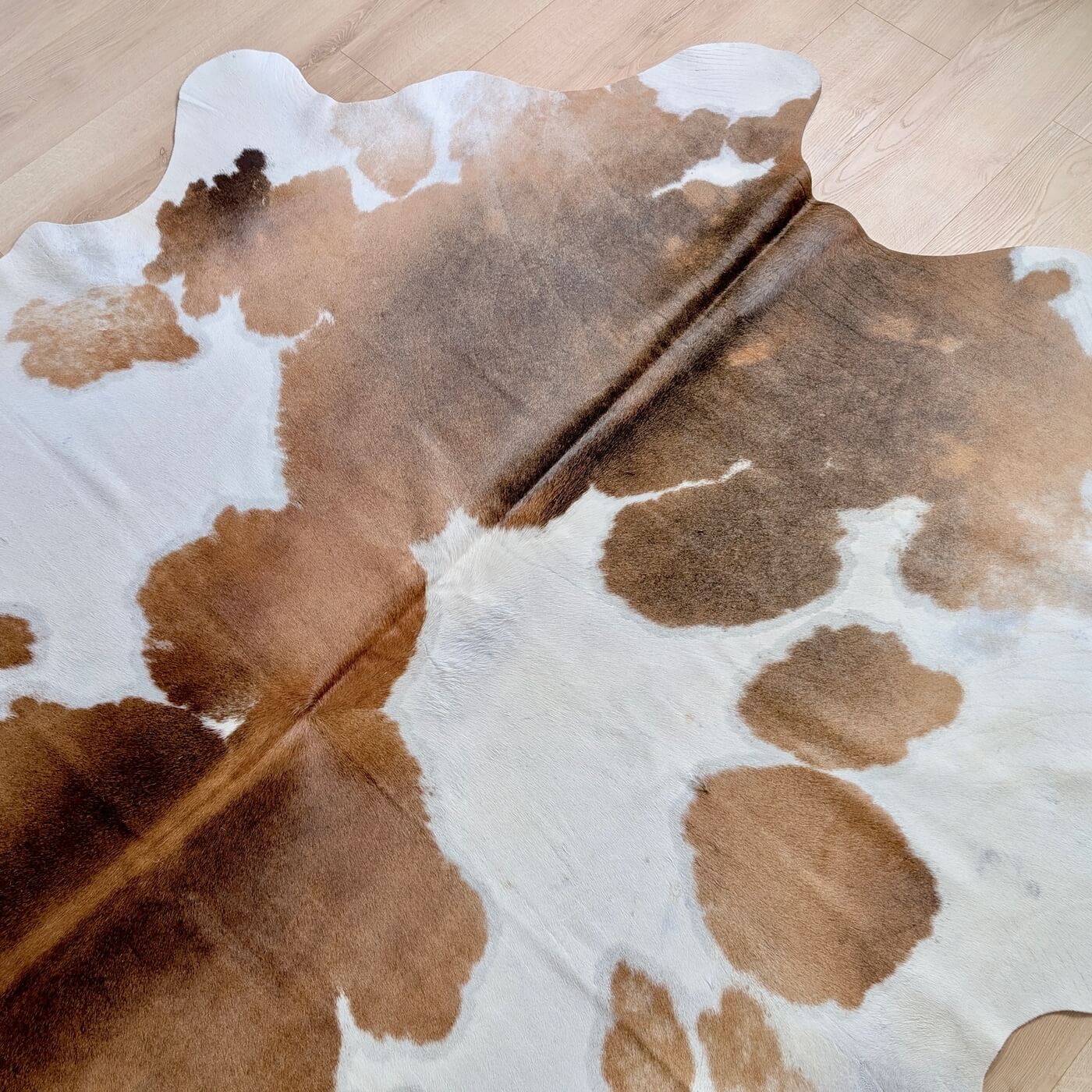Covor din Piele de Vaca - Alb & Maro (240cm x 200cm) - partea jos