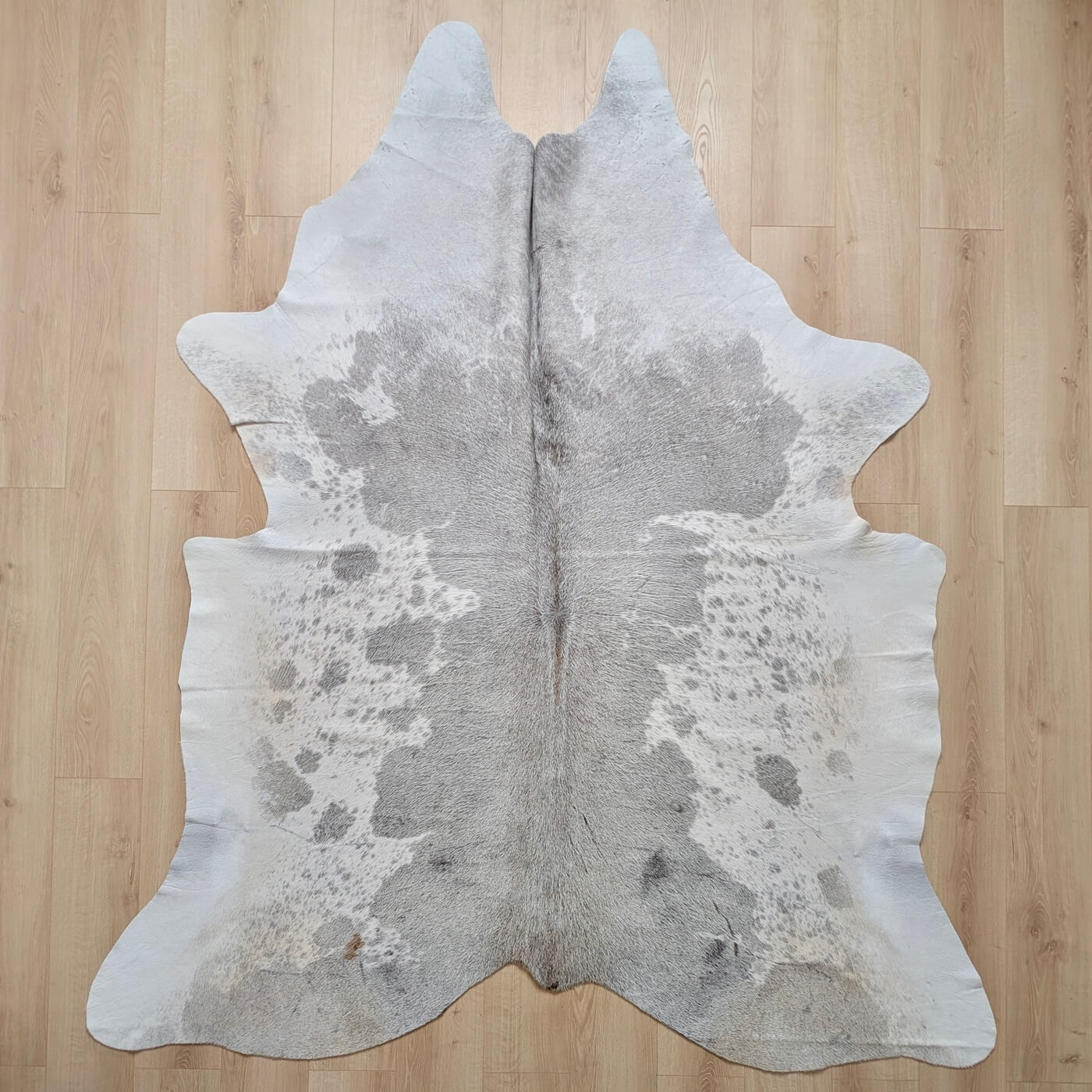 Covor din Piele de Vaca - Gri (235cm x 200cm) - piele naturala fotografie reala pe parchet