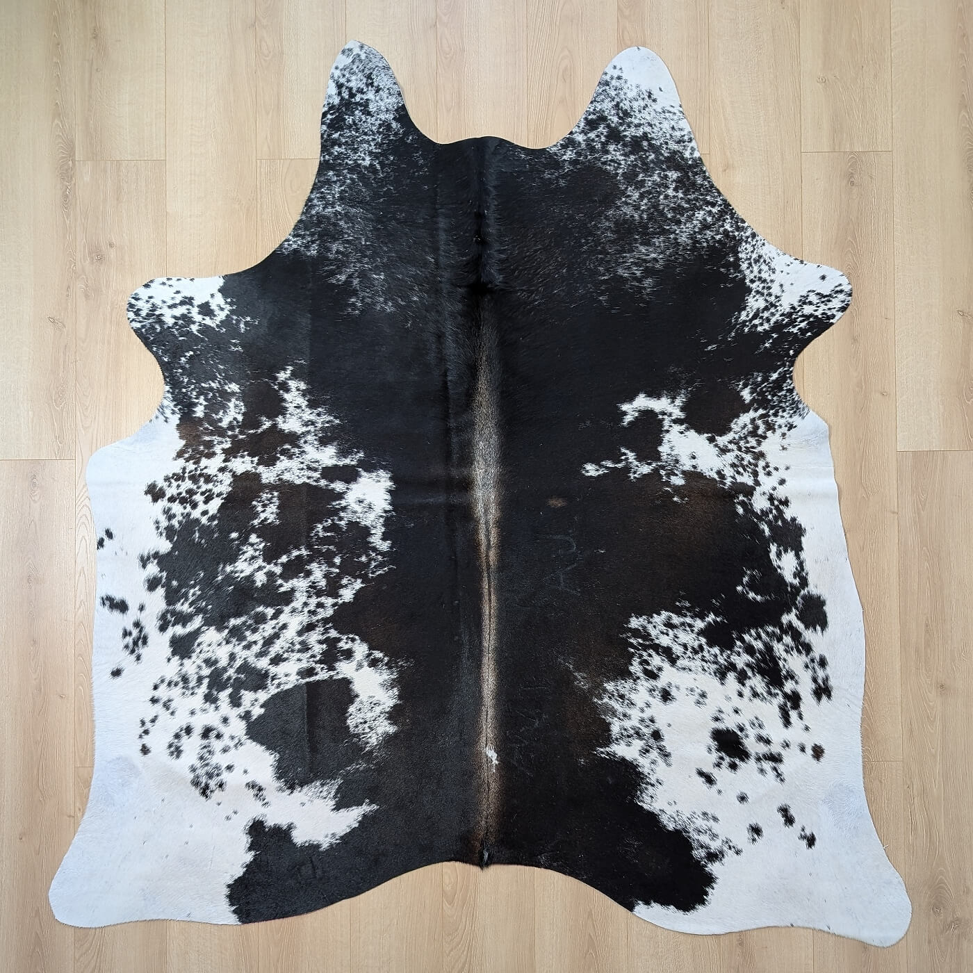 covor din piele de vaca negru pestrit mbch518