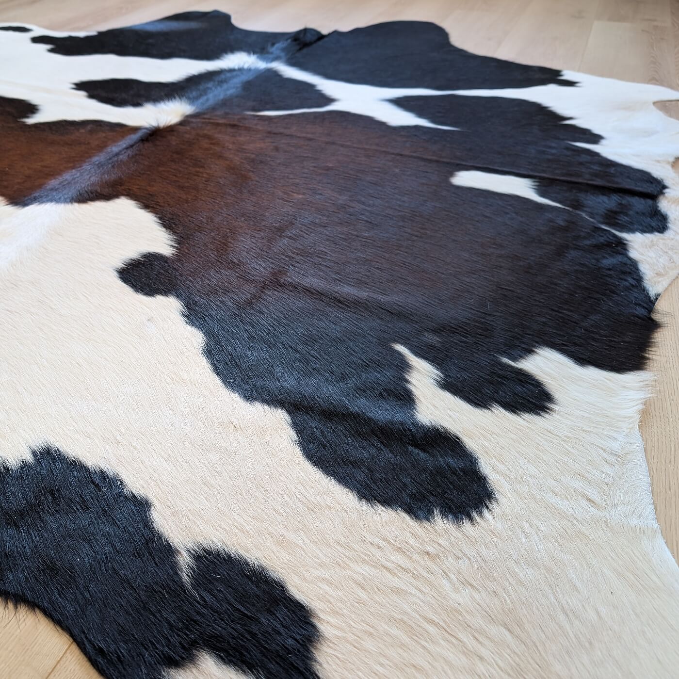 covor din piele de vaca tricolor mbch520 cu fir lung