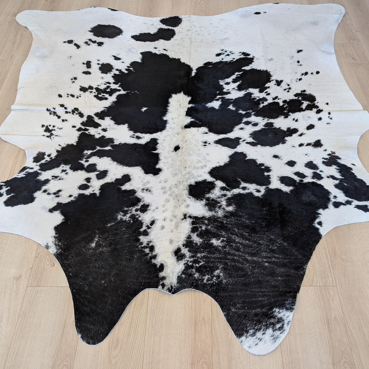 covor din piele de vaca alb si negru cu pete mbch521 cu fir scurt