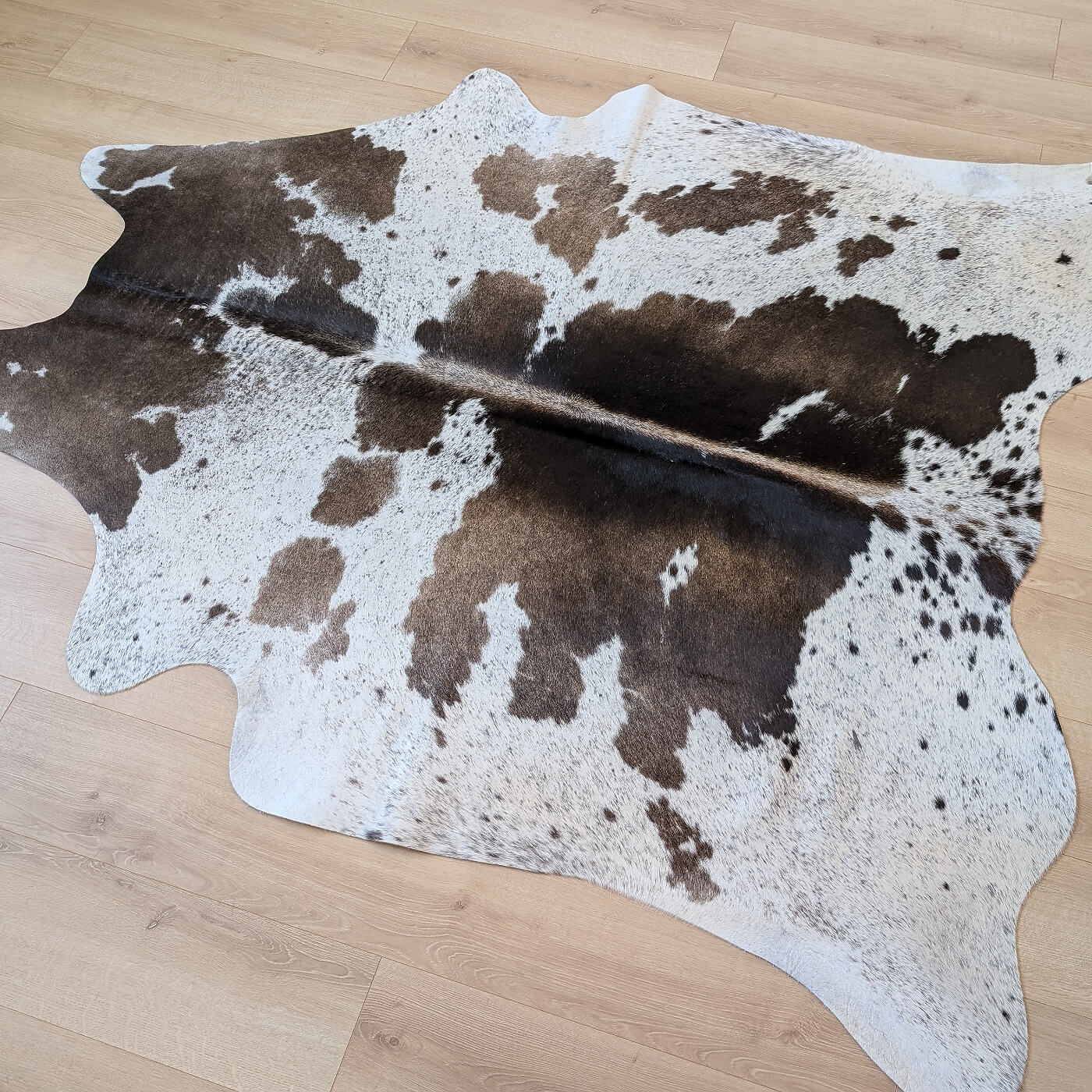 covor din piele naturala de vaca maro cu alb mbch522