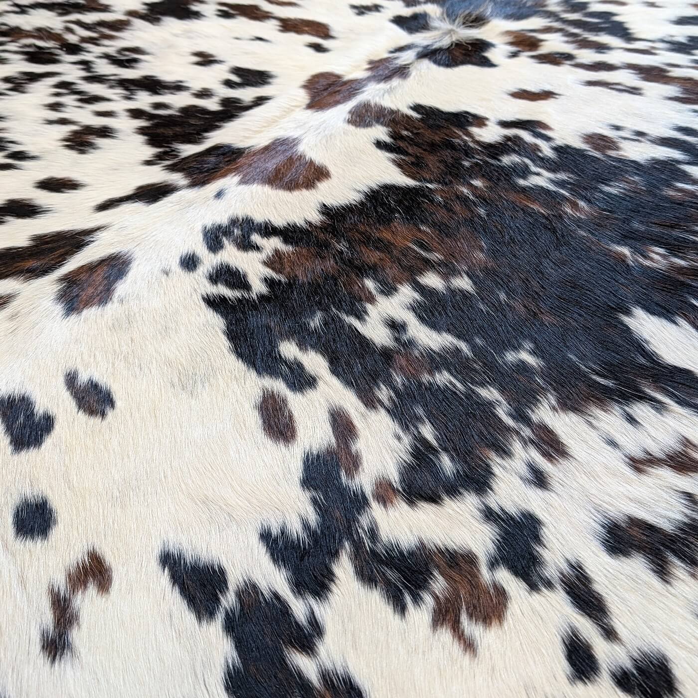 Covor din Piele de Vaca - Pestrit (235cm x 210cm)